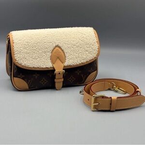 ❌SOLD❌
Louis Vuitton shearling
Diane monogram
